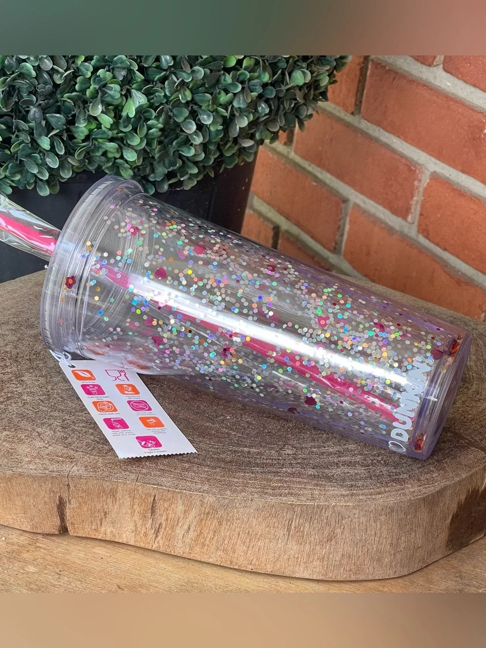 New DUNKIN VALENTINE'S DAY Moving Sprinkles Acrylic Tumbler (24oz.)